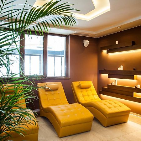 Amira Boutique Hotel Bansko Bagian luar foto A relaxation room at a spa