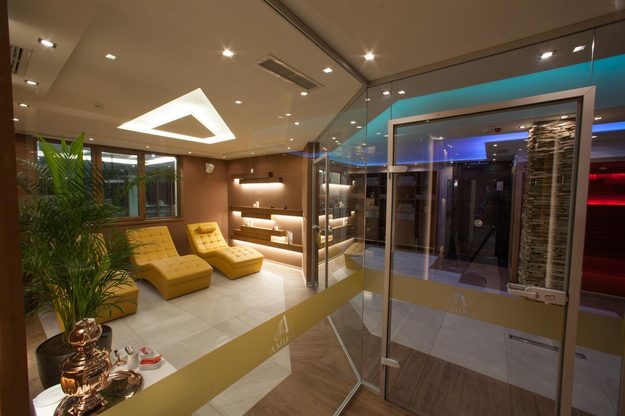 Amira Boutique Hotel Bansko Bagian luar foto The interior of a modern day onsen