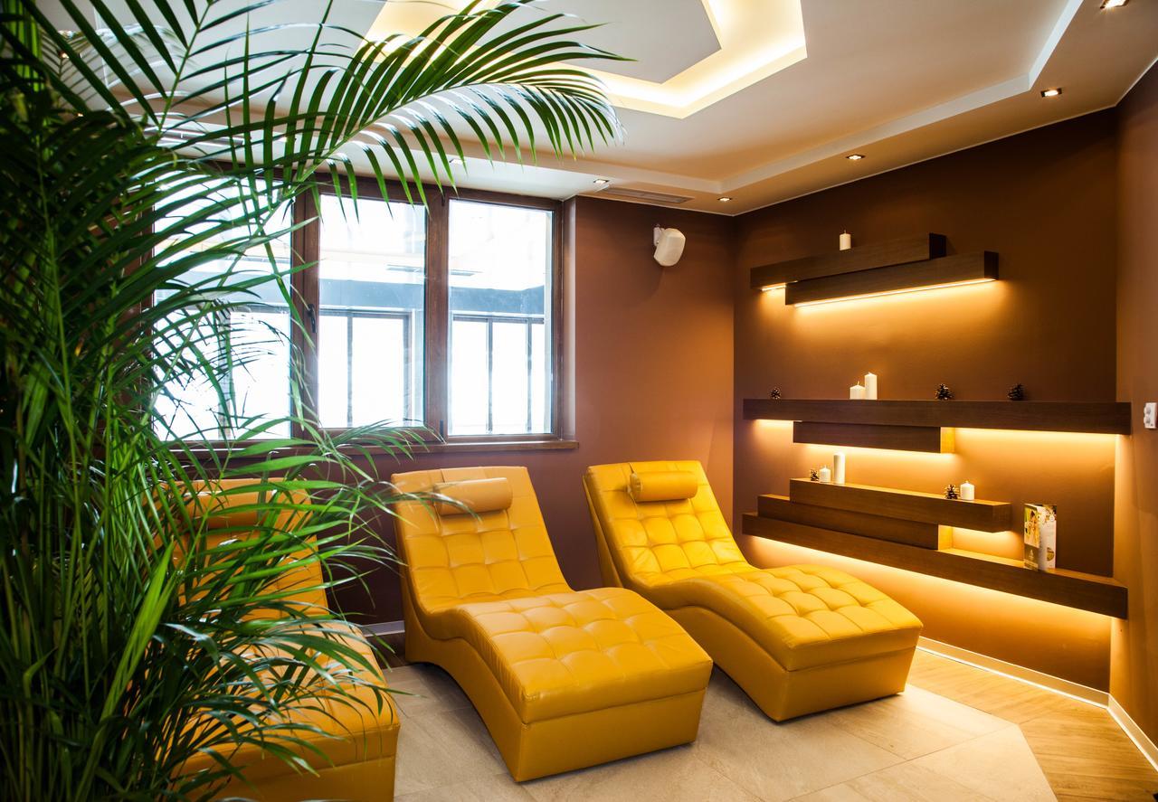 Amira Boutique Hotel Bansko Bagian luar foto A relaxation room at a spa