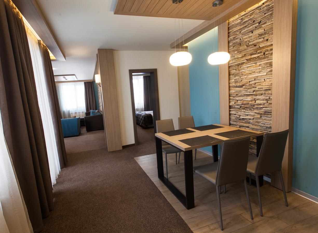 Amira Boutique Hotel Bansko Bagian luar foto A suite at the hotel