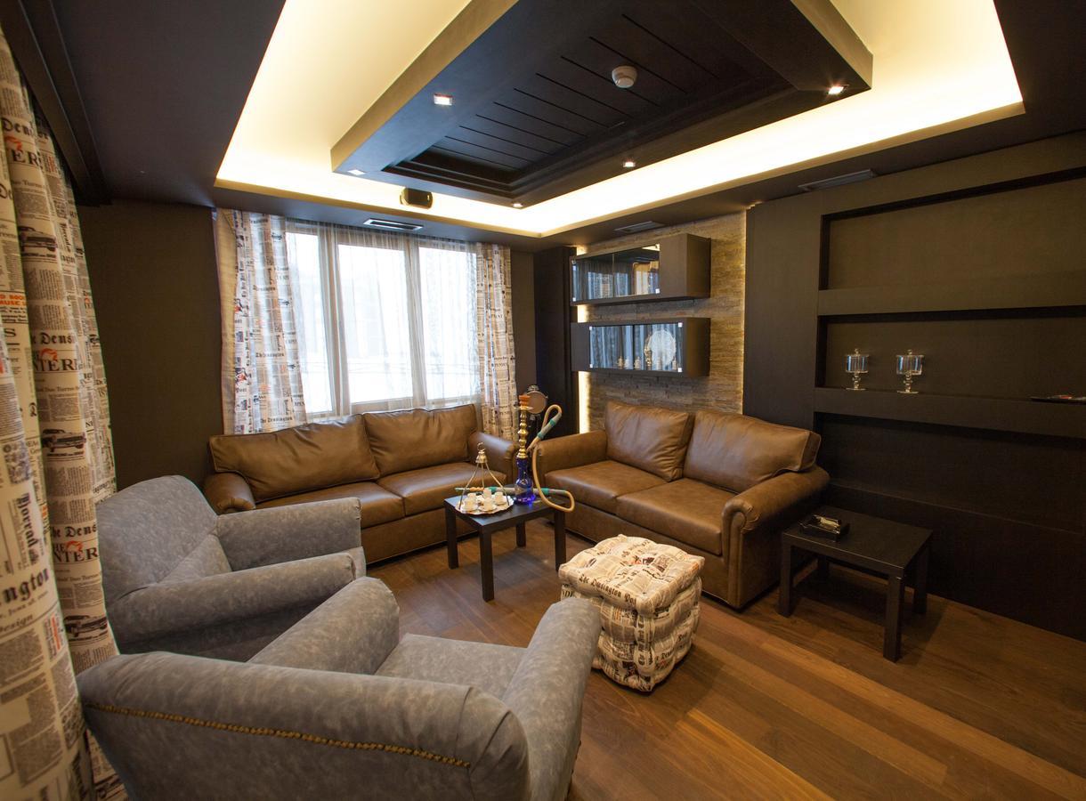 Amira Boutique Hotel Bansko Bagian luar foto A hookah lounge in Istanbul